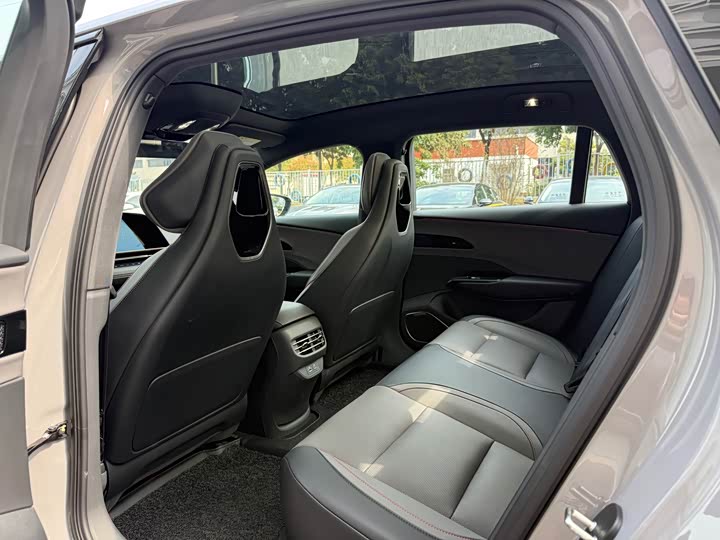 Фото 9 - Hongqi EH7