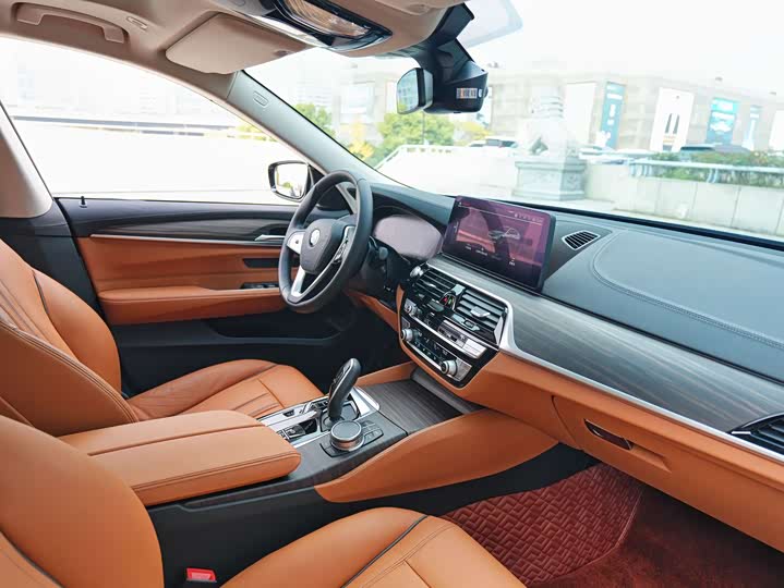 Фото 8 - BMW 6 Series GT