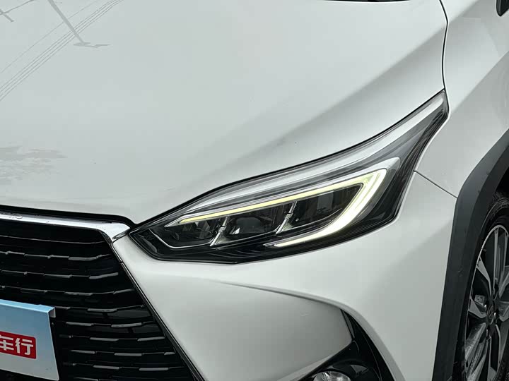 Фото 15 - Toyota Yaris L Hatchback