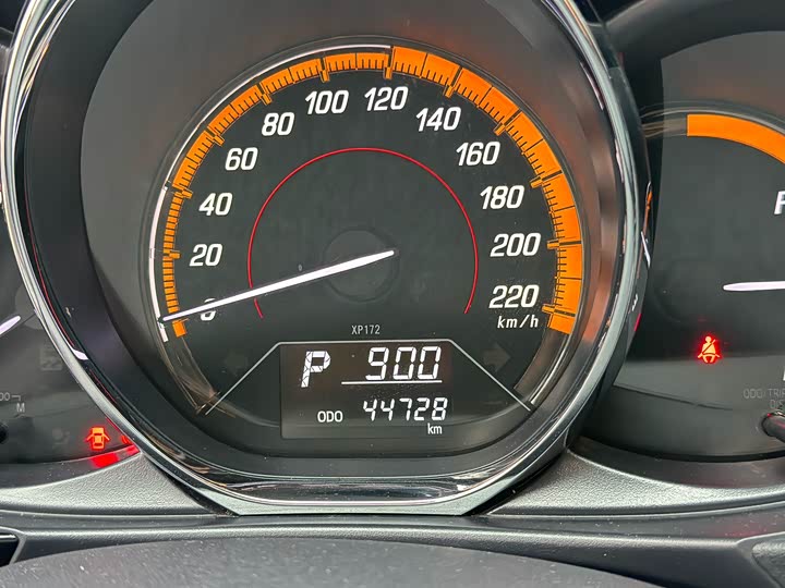 Фото 16 - Toyota Yaris L Hatchback