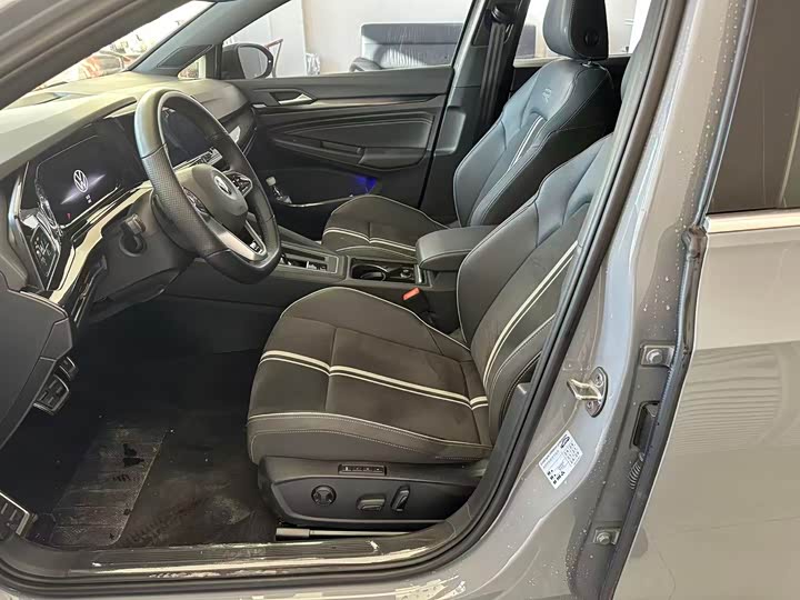 Фото 5 - Volkswagen Golf