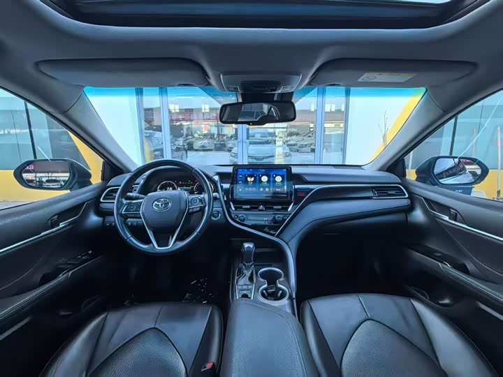 Фото 12 - Toyota Camry