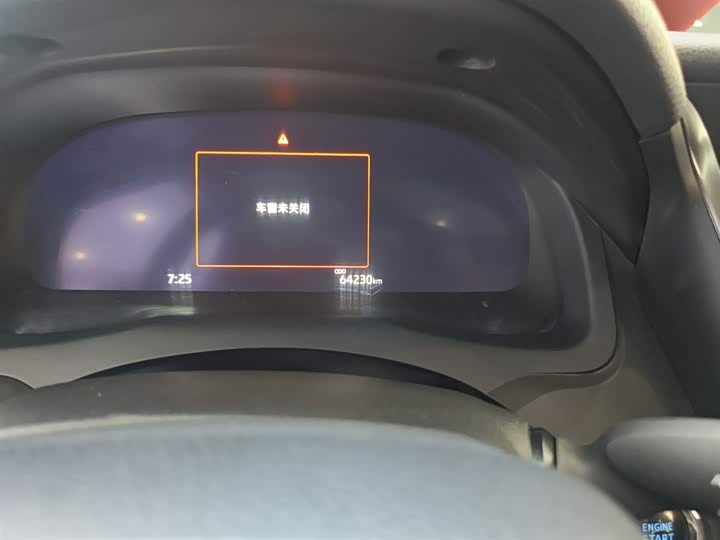 Фото 4 - Toyota Camry