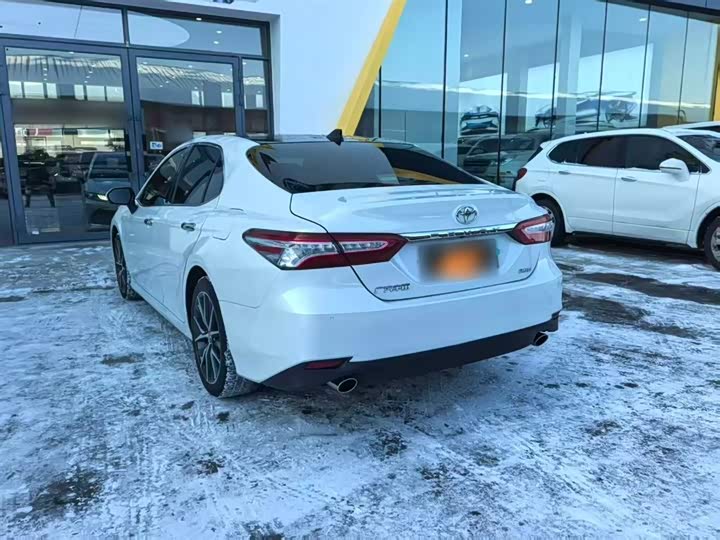 Фото 7 - Toyota Camry