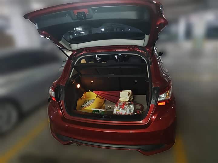 Фото 10 - Nissan Tiida