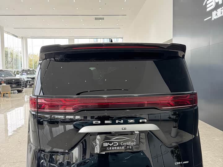 Фото 9 - Denza D9