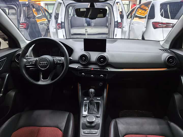 Фото 15 - Audi Q2L