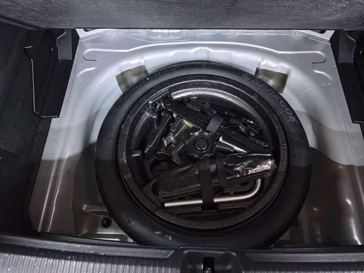 Фото 17 - Audi Q2L