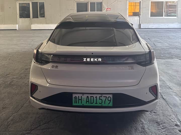 Фото 4 - Zeekr 001