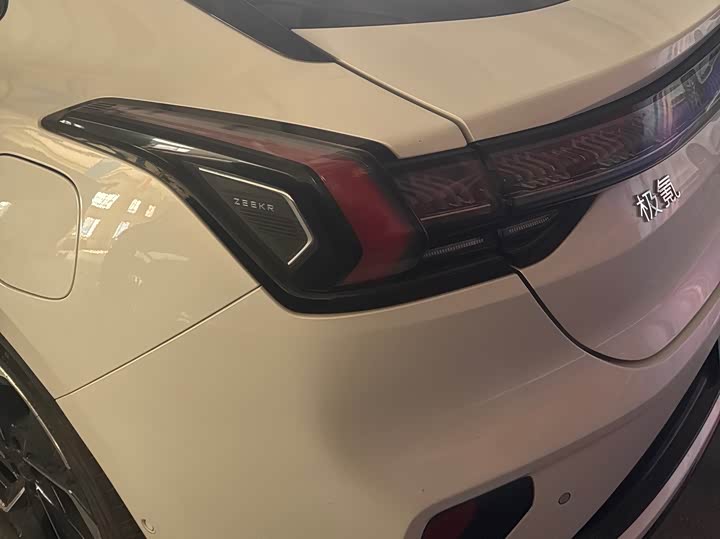 Фото 6 - Zeekr 001