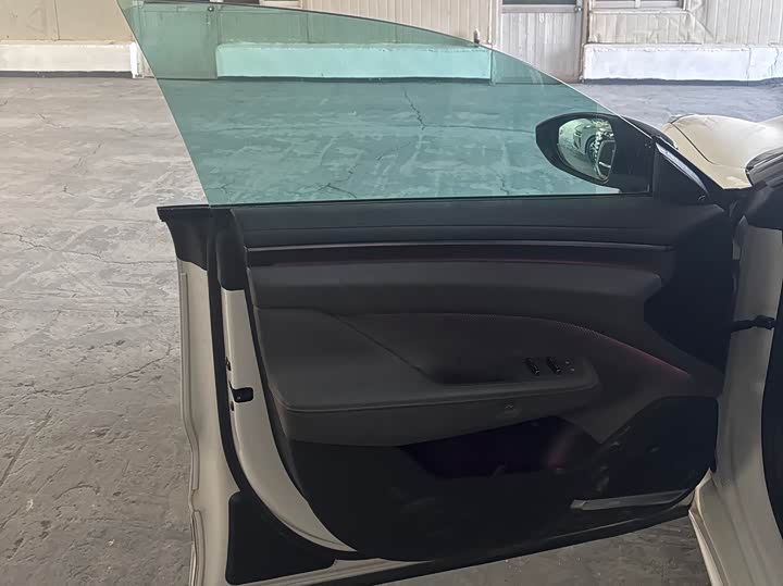 Фото 8 - Zeekr 001