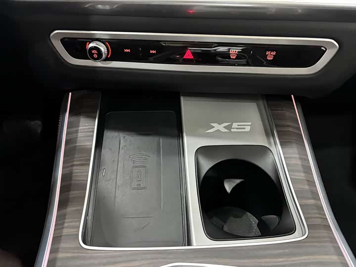 Фото 19 - BMW X5