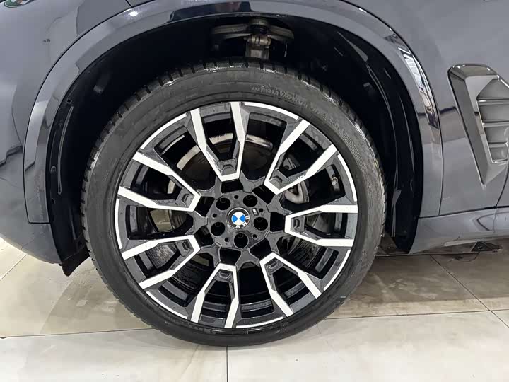 Фото 33 - BMW X5