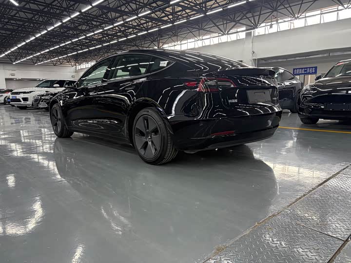 Фото 11 - Tesla Model 3