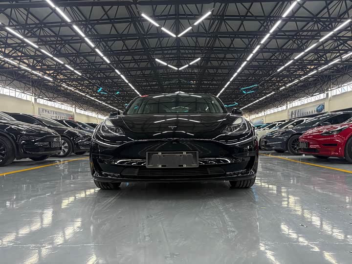Фото 2 - Tesla Model 3