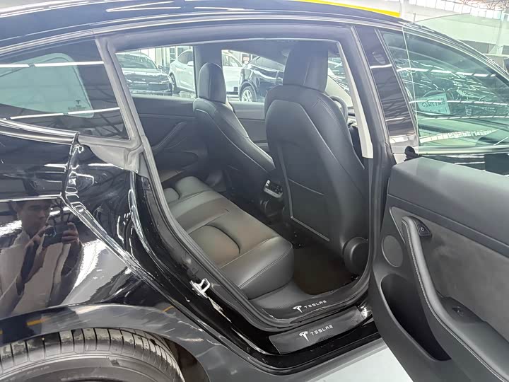 Фото 9 - Tesla Model 3