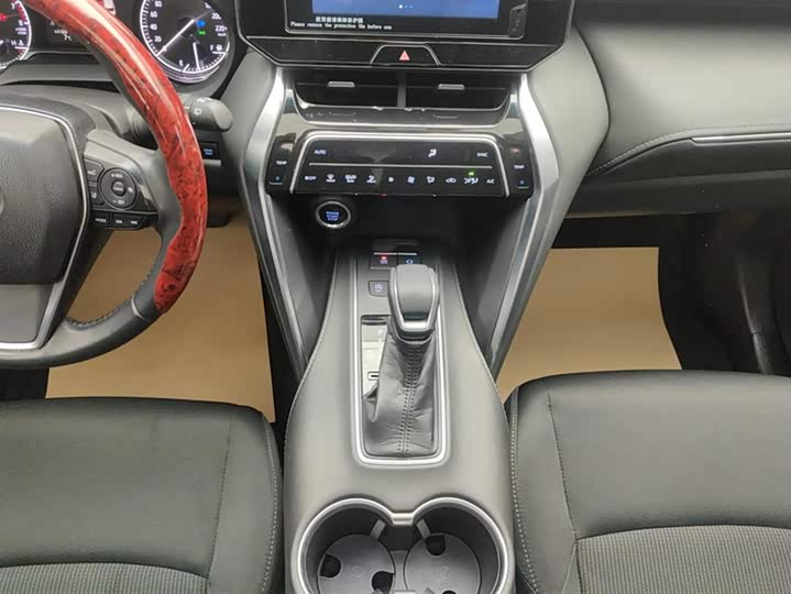 Фото 16 - Toyota Harrier