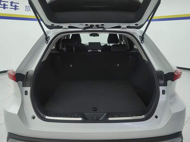 Фото 4 - Toyota Harrier