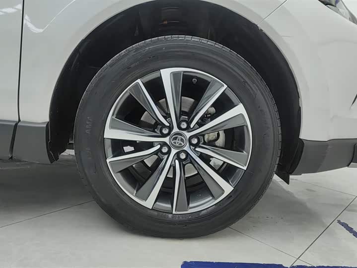 Фото 6 - Toyota Harrier