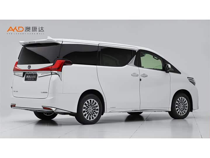 Фото 3 - Lexus LM