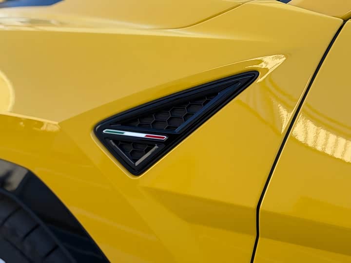 Фото 10 - Lamborghini Urus