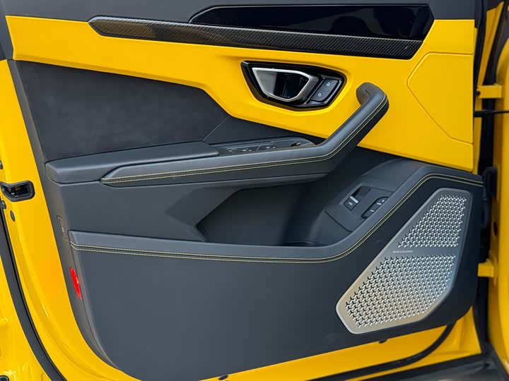 Фото 12 - Lamborghini Urus