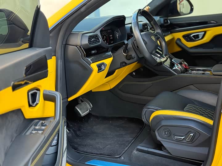 Фото 13 - Lamborghini Urus