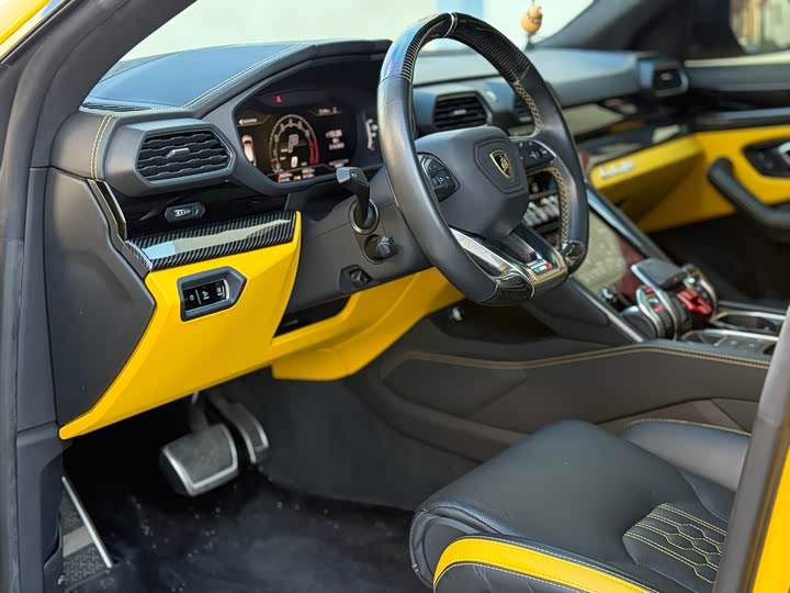 Фото 14 - Lamborghini Urus