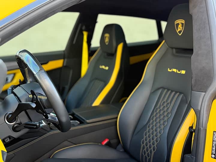 Фото 15 - Lamborghini Urus