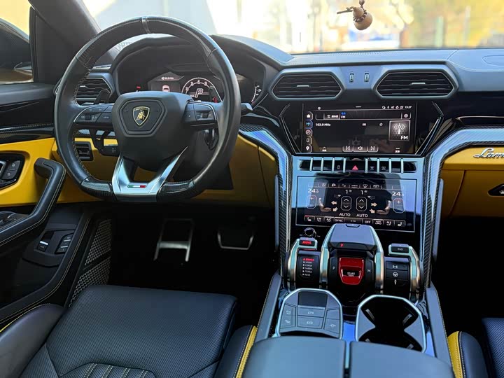 Фото 18 - Lamborghini Urus