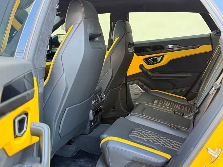 Фото 19 - Lamborghini Urus