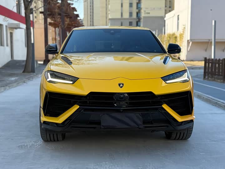 Фото 2 - Lamborghini Urus