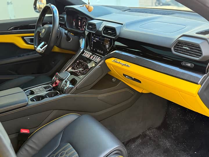 Фото 23 - Lamborghini Urus