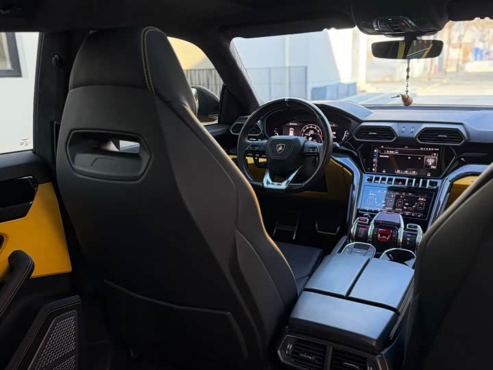 Фото 25 - Lamborghini Urus