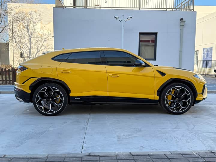 Фото 3 - Lamborghini Urus