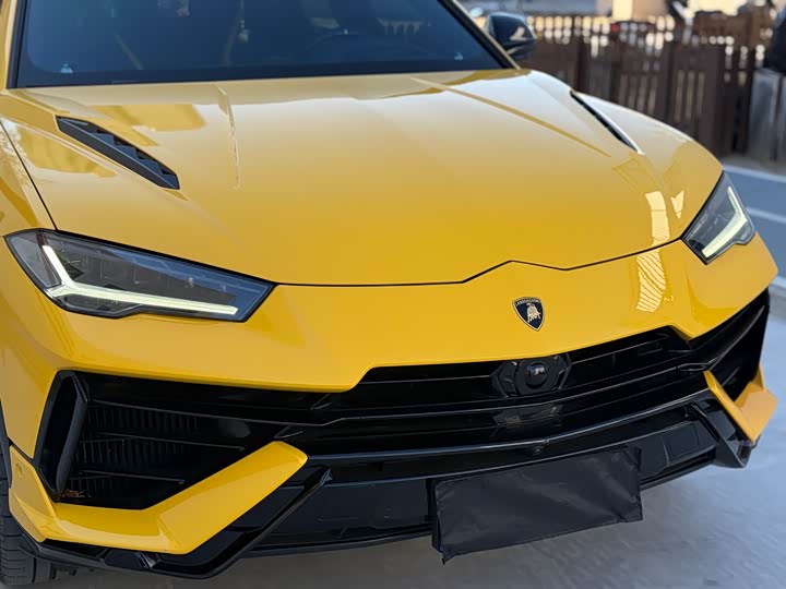 Фото 8 - Lamborghini Urus