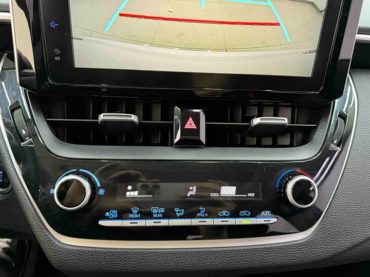 Фото 10 - Toyota Corolla