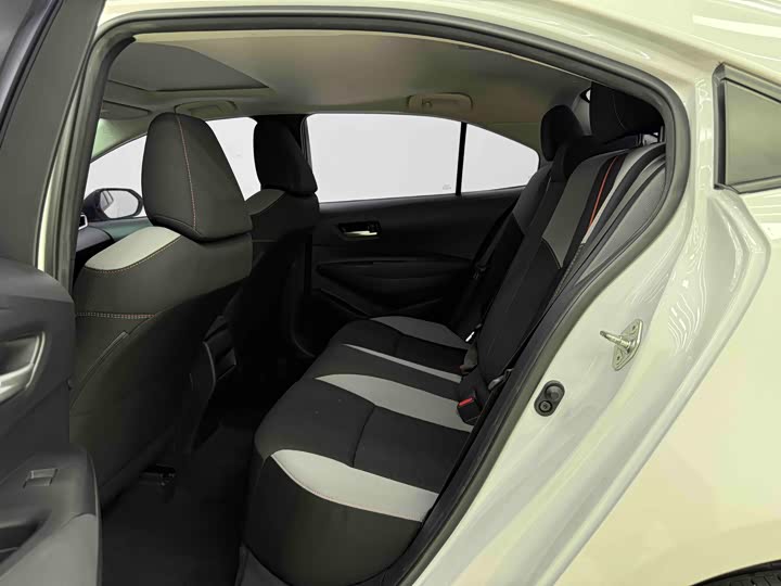 Фото 11 - Toyota Corolla