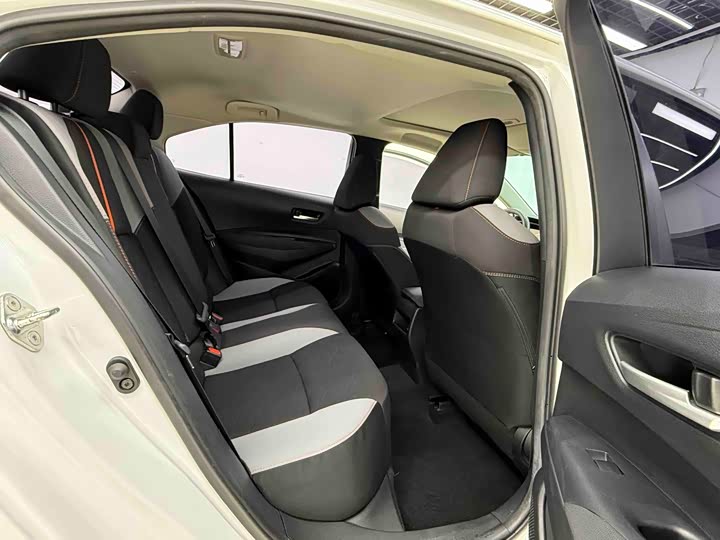 Фото 13 - Toyota Corolla