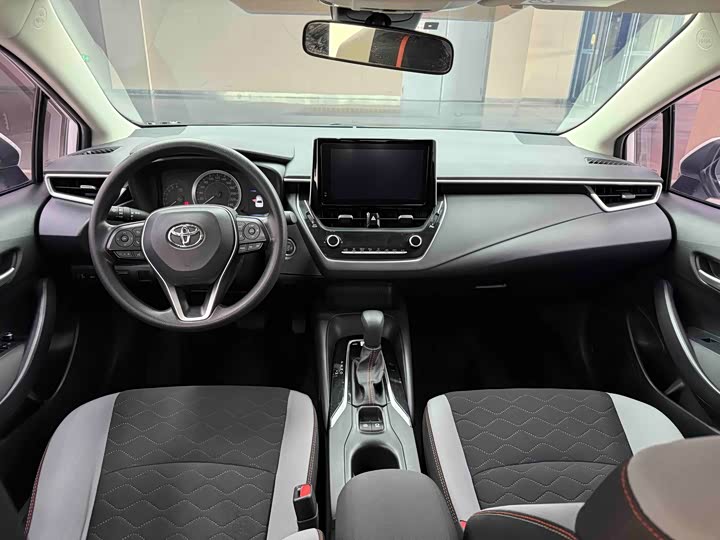 Фото 16 - Toyota Corolla