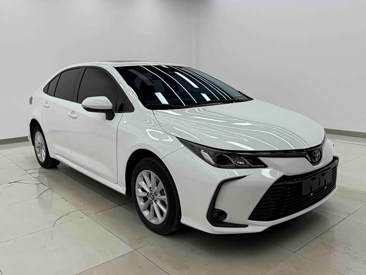 Фото 2 - Toyota Corolla