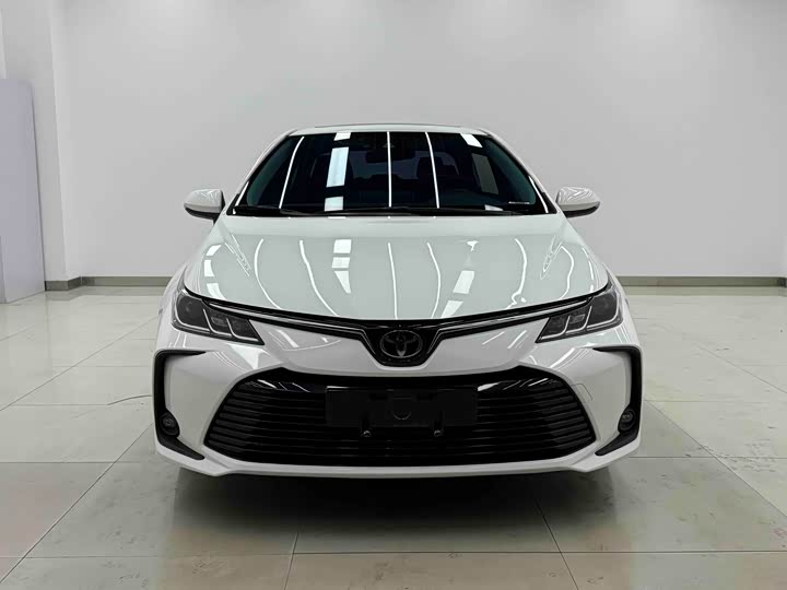 Фото 3 - Toyota Corolla