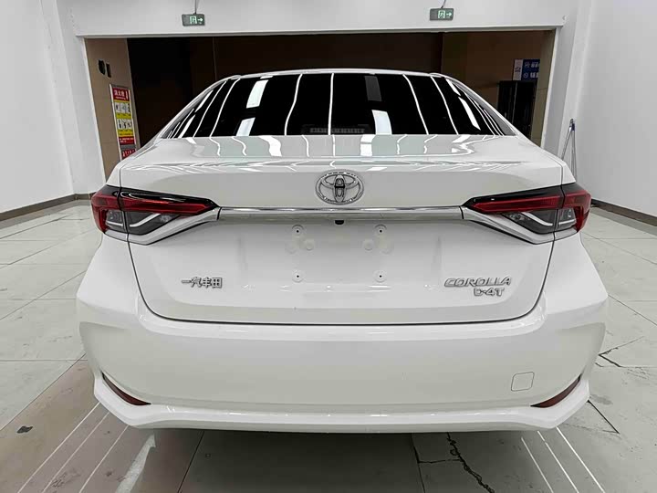 Фото 4 - Toyota Corolla