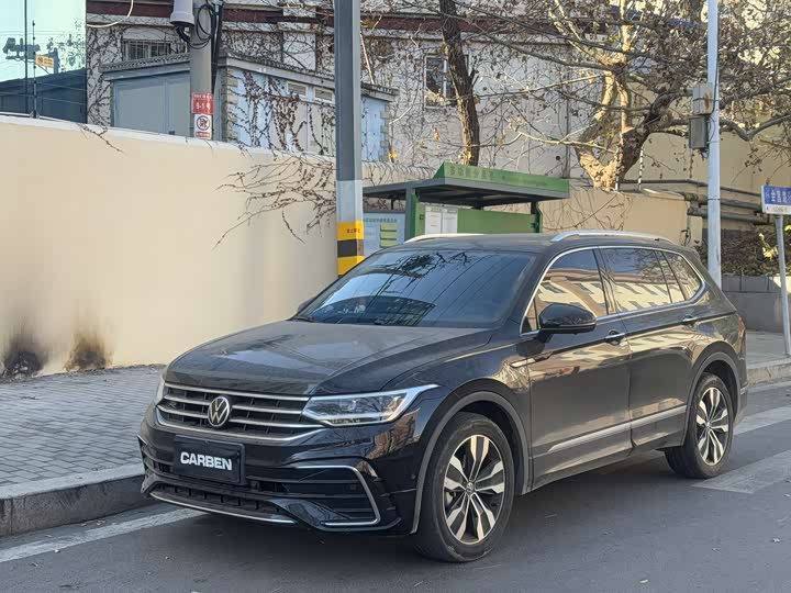 Фото 1 - Volkswagen Tiguan L Pro