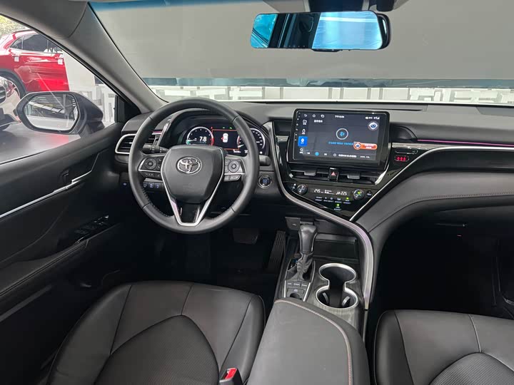 Фото 11 - Toyota Camry