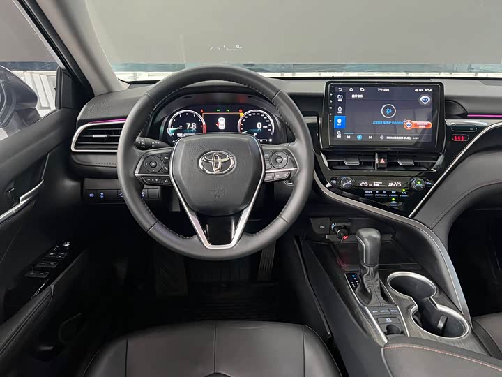 Фото 12 - Toyota Camry