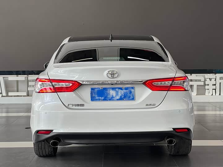 Фото 18 - Toyota Camry