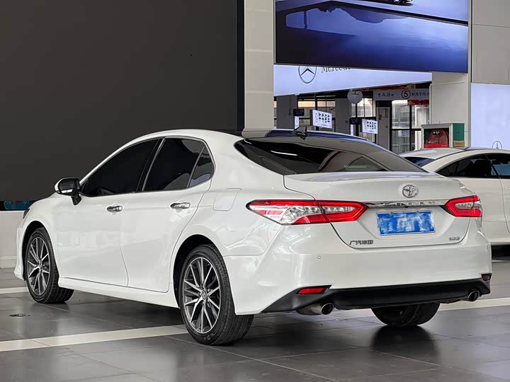 Фото 19 - Toyota Camry