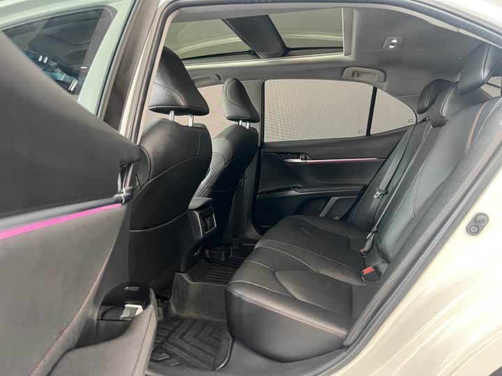 Фото 6 - Toyota Camry