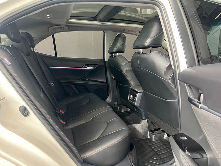 Фото 7 - Toyota Camry